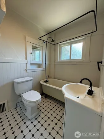 $1,379,000 | 811 Northeast 66th Street, Seattle, WA 98115