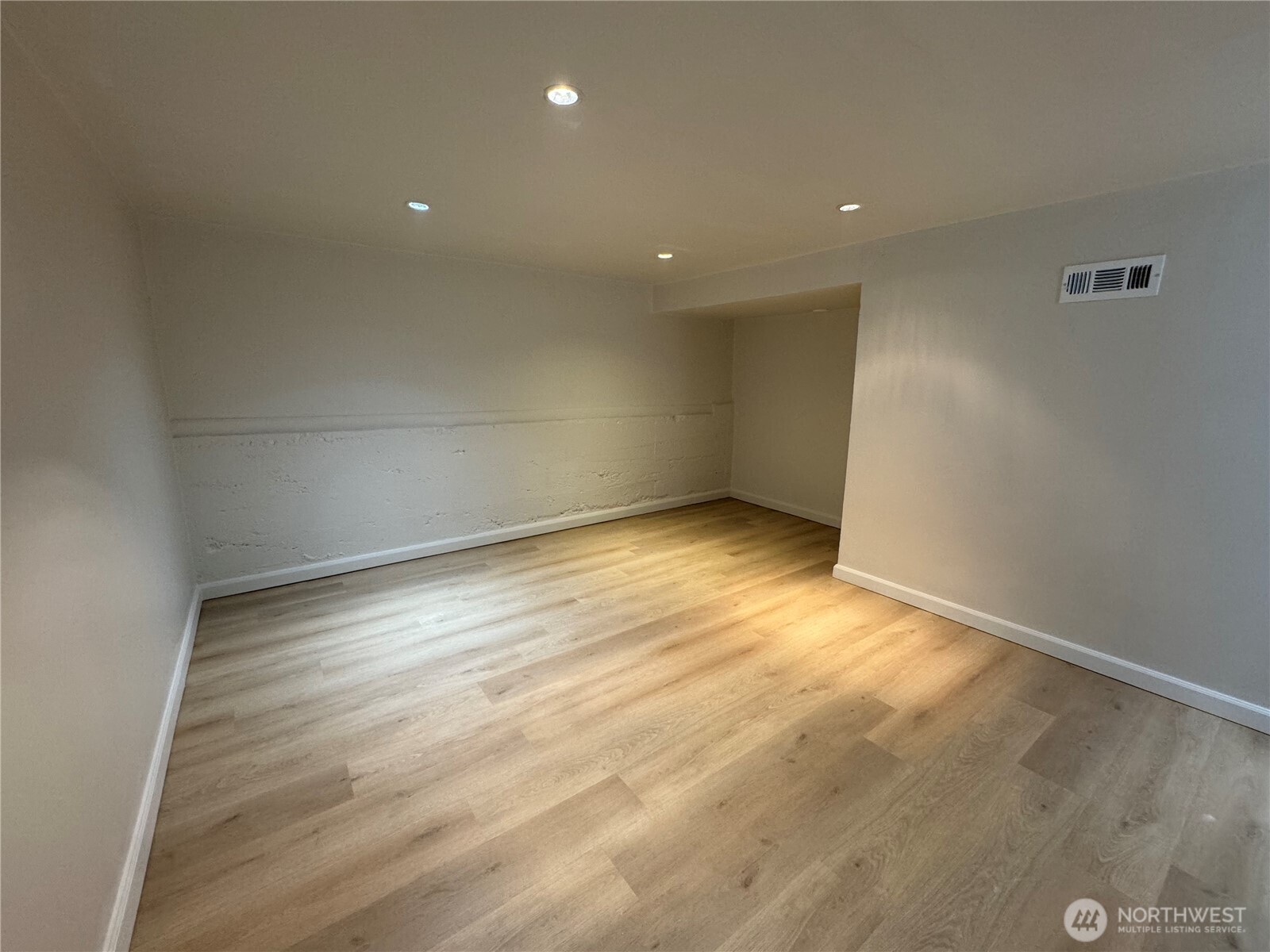 811 Northeast 66th Street Seattle, WA 98115 - Photo 22 of 36 an empty room with a empty space and a window