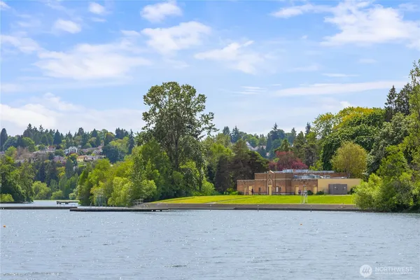 $1,379,000 | 811 Northeast 66th Street, Seattle, WA 98115