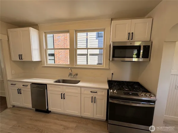 $1,379,000 | 811 Northeast 66th Street, Seattle, WA 98115