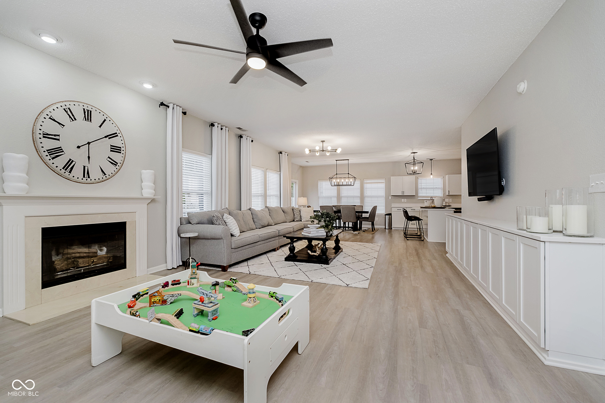 12253 Rambling Road Fishers, IN 46037 - Photo 9 of 32 Gallery Image 9