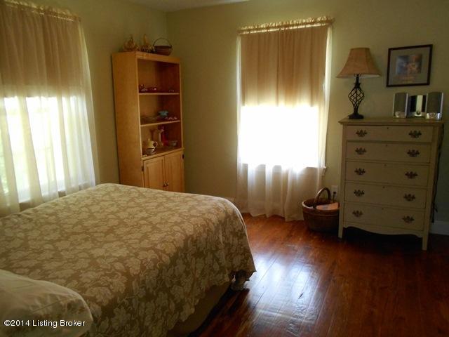 4712 Hopewell Road Louisville, KY 40299 - Photo 10 of 18 14