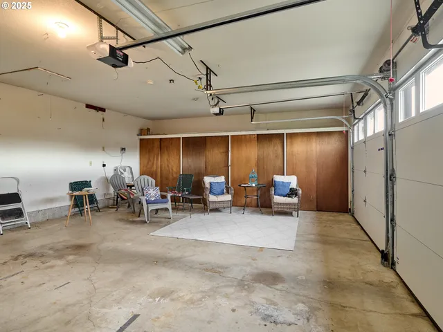 $422,000 | 2135 Country Club Terrace, Woodburn, OR 97071