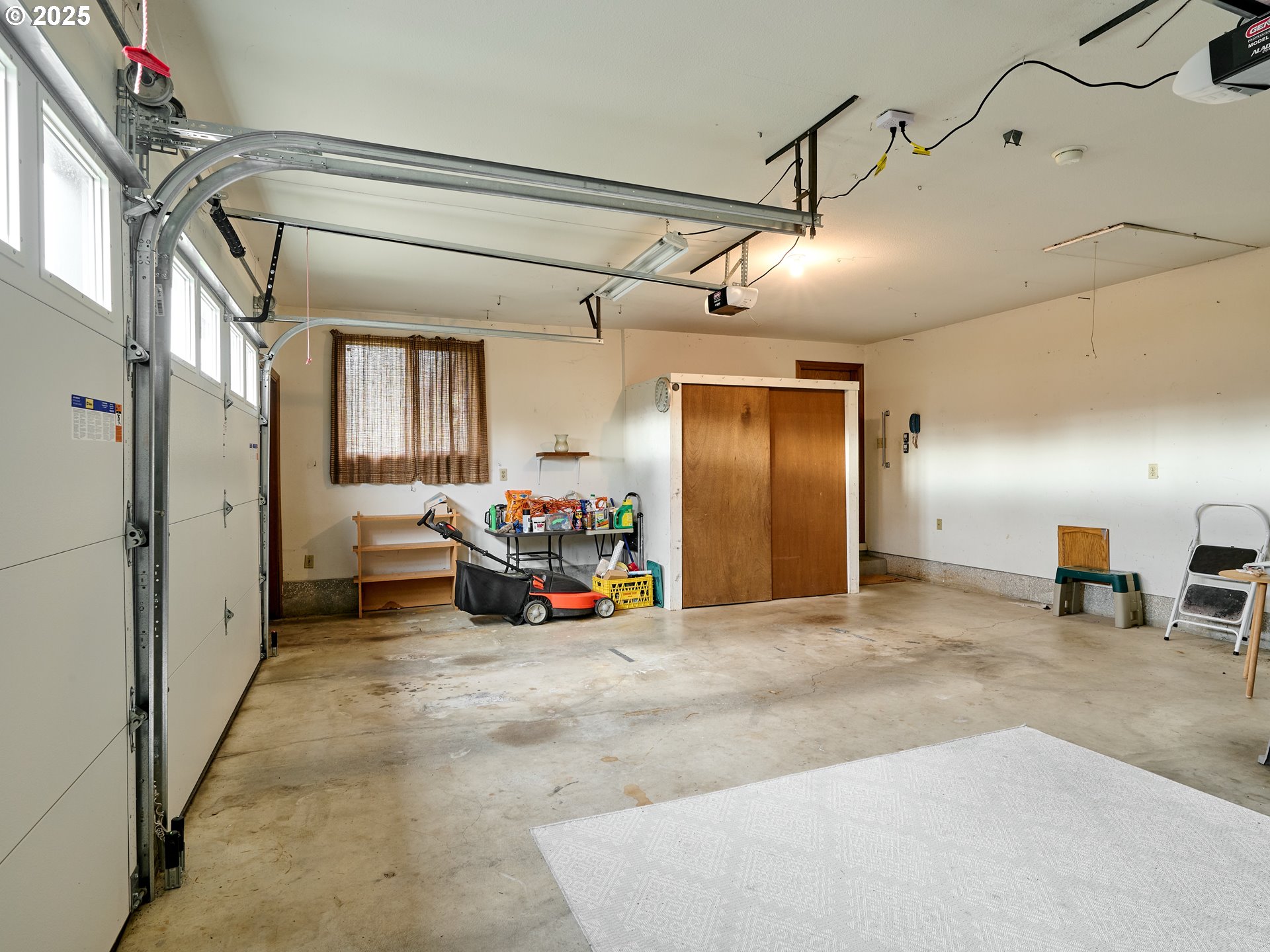 2135 Country Club Terrace Woodburn, OR 97071 - Photo 21 of 36 a view of a livingroom with furniture