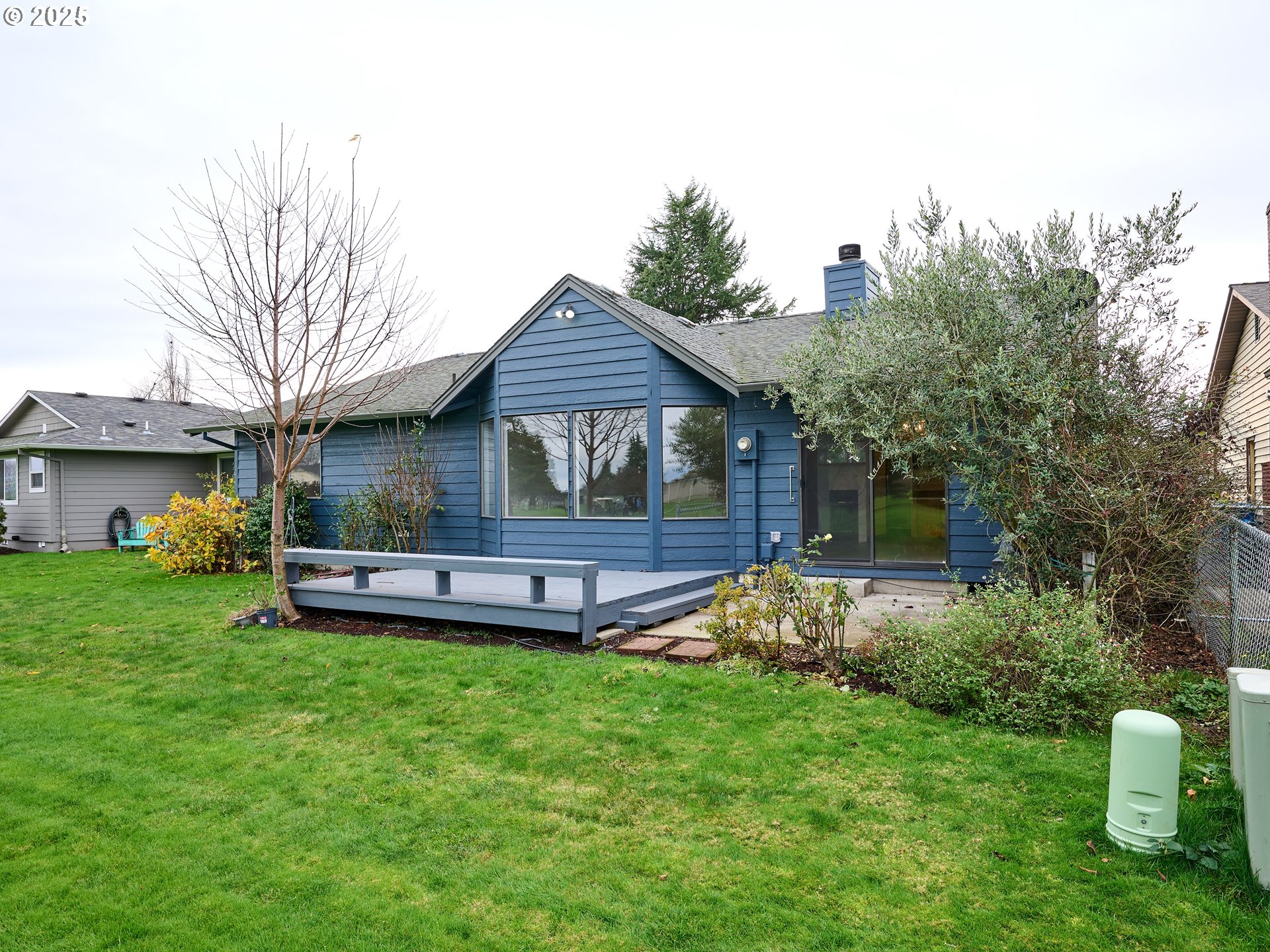 2135 Country Club Terrace Woodburn, OR 97071 - Photo 27 of 36 a view of a house with a yard and sitting area
