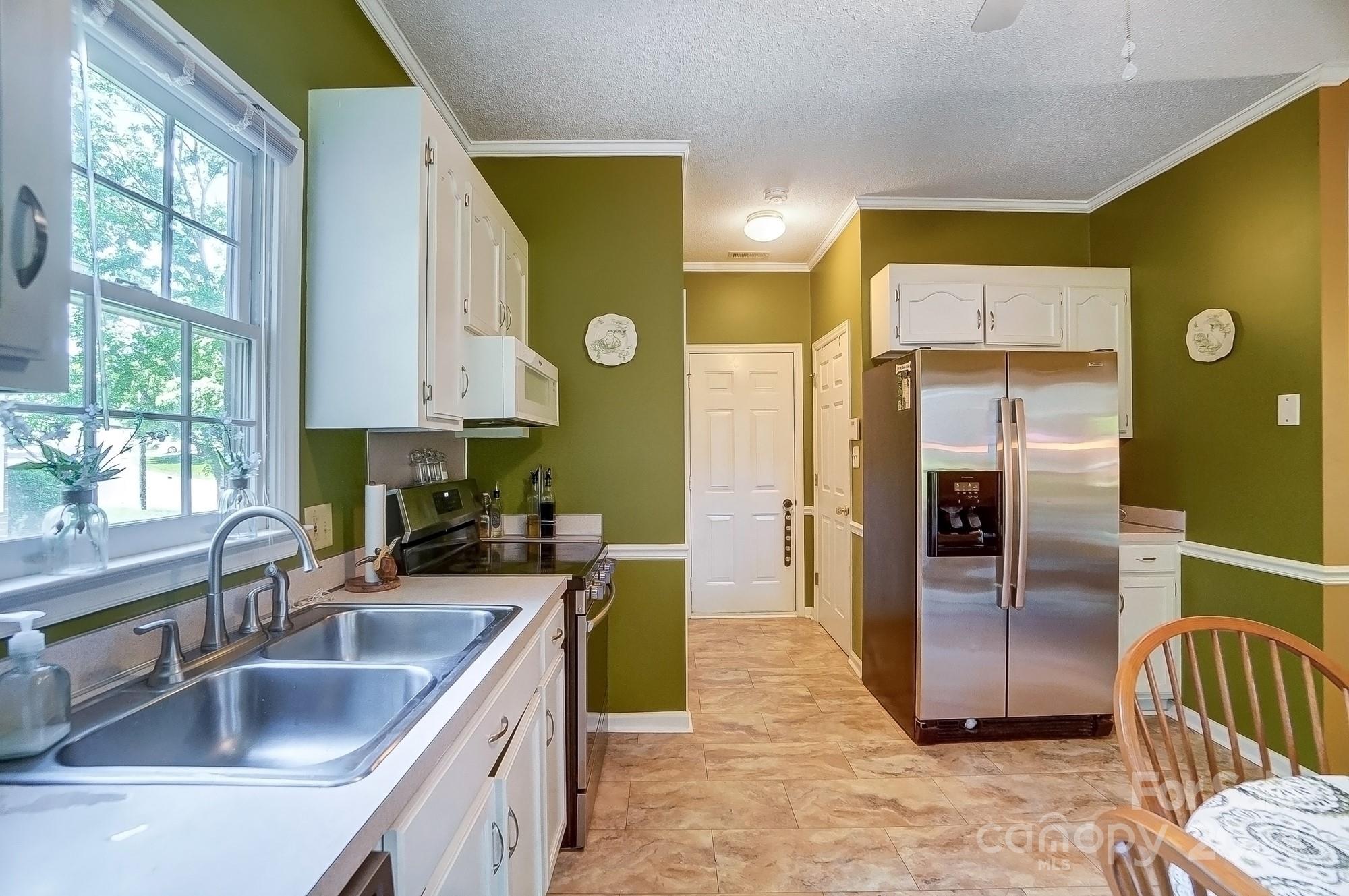 3063 River Ridge Drive Gastonia, NC 28056 - Photo 15 of 42 a kitchen with stainless steel appliances granite countertop a sink stove and refrigerator