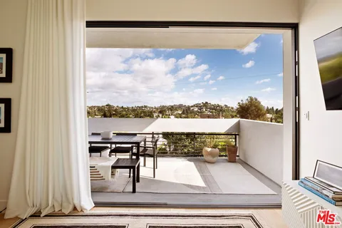 $1,395,000 | 3256 Colony Circle, Los Angeles, CA 90027