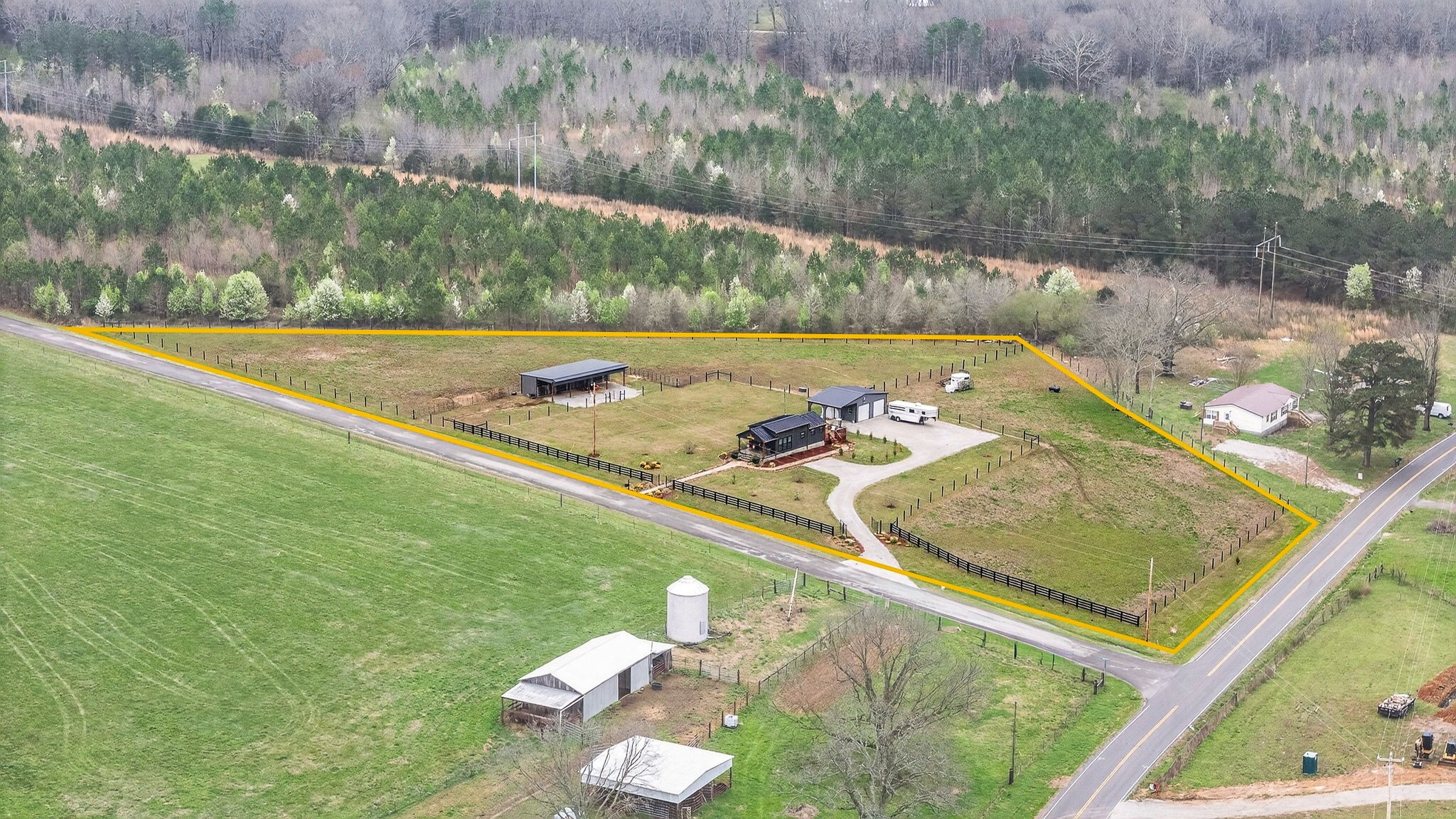 1765 Sugartree Springs Road Belvidere, TN 37306 - Photo 2 of 42