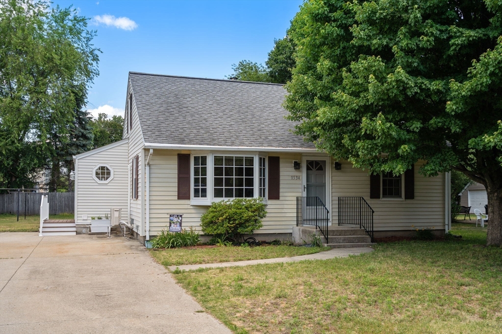 1534 Donohue Road Chicopee, MA 01020 - Photo 2 of 33