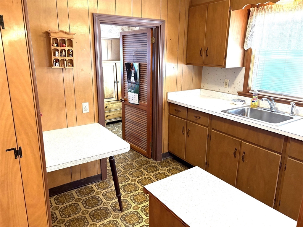 42 Taylor Point Road Pembroke, MA 02359 - Photo 10 of 22 Gallery Image 10