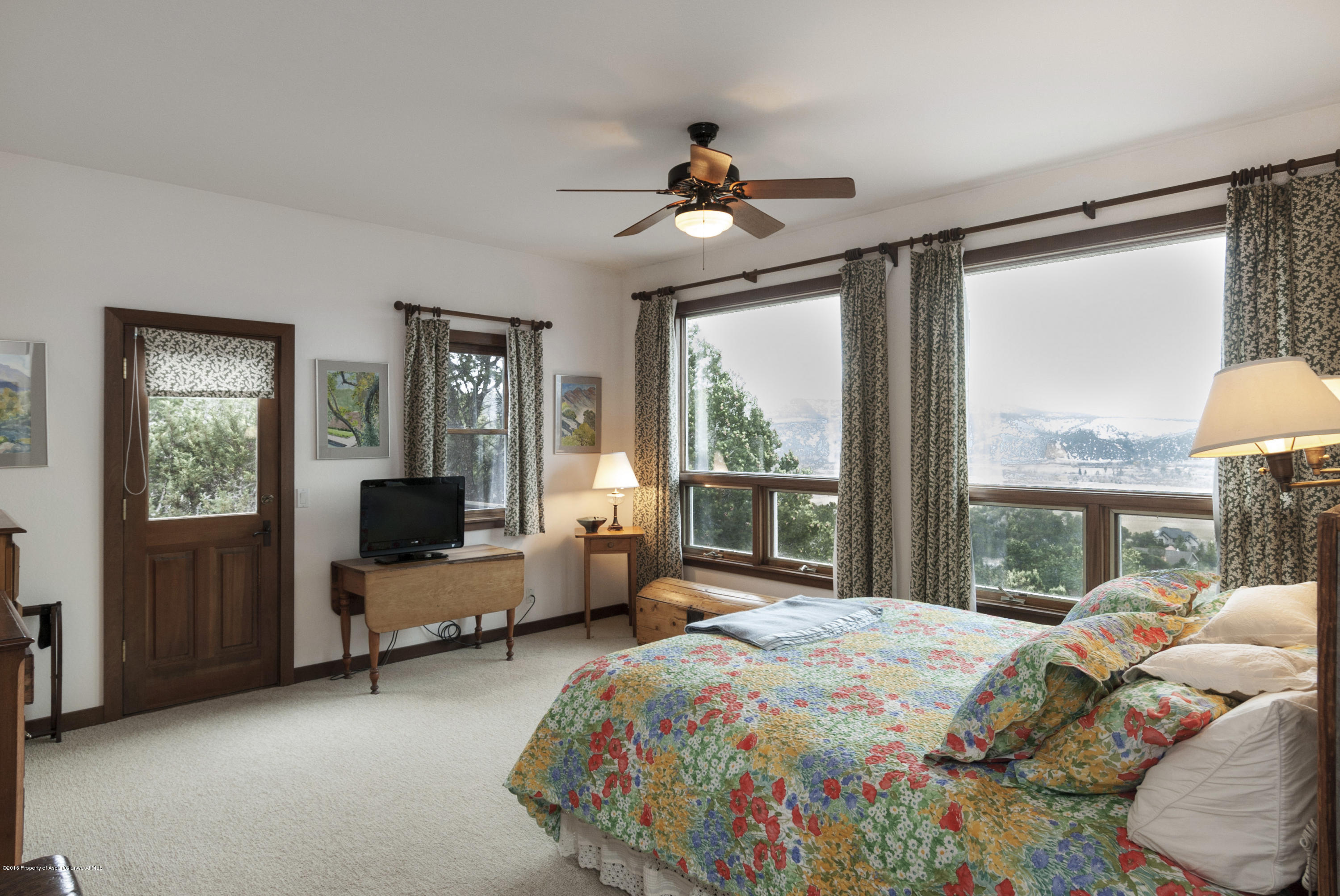550 Wooden Deer Road Carbondale, CO 81623 - Photo 13 of 21 a spacious bedroom with a bed and a large window
