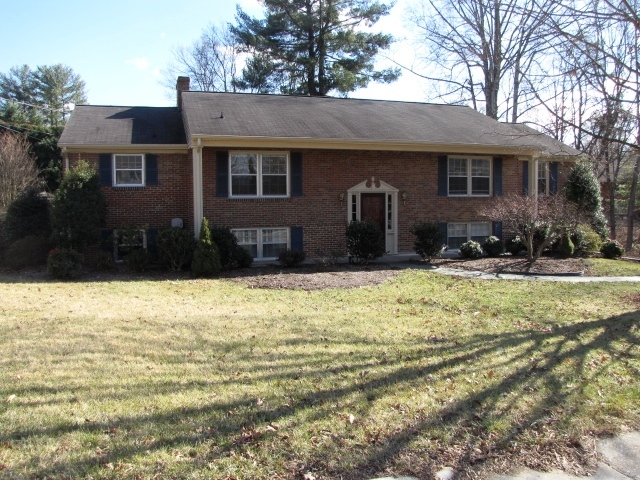2507 Sharmar Road Roanoke, VA 24018 - Photo 11 of 42 2507 Sharmar 002