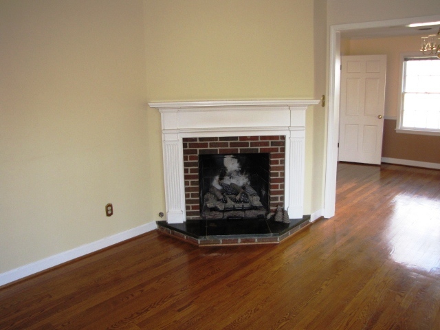 2507 Sharmar Road Roanoke, VA 24018 - Photo 5 of 42 2507 Sharmar 010