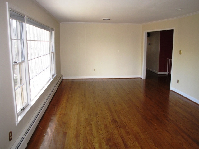 2507 Sharmar Road Roanoke, VA 24018 - Photo 7 of 42 2507 Sharmar 011