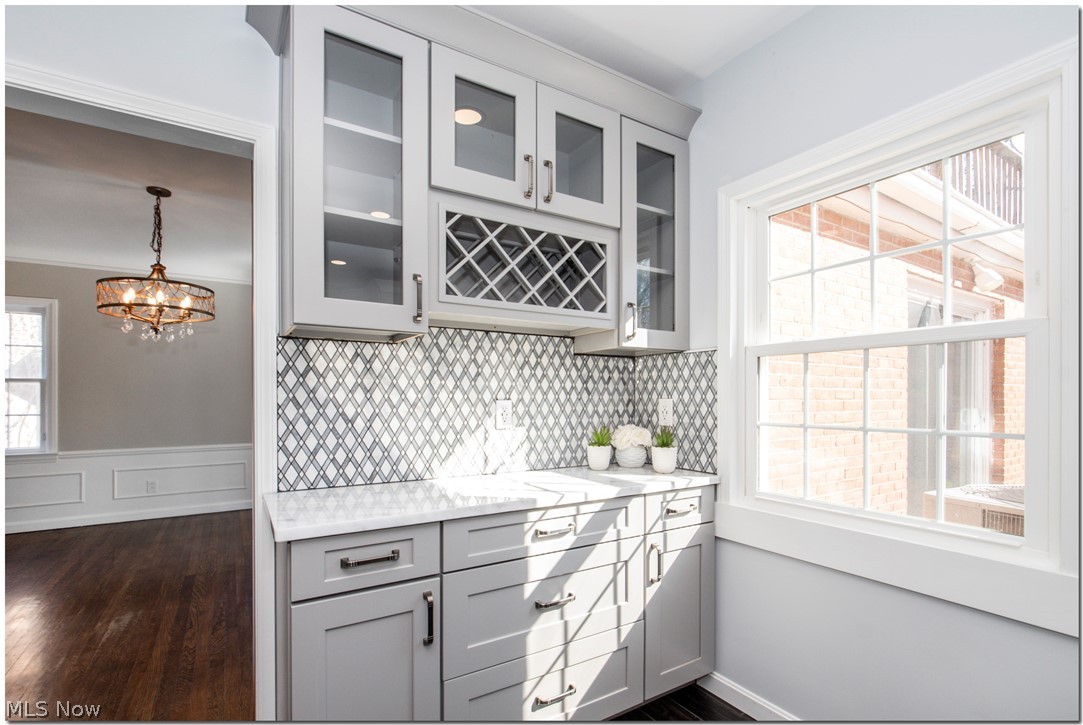 2611 Fenwick Road Cleveland, OH 44118 - Photo 11 of 35 Gallery Image 11