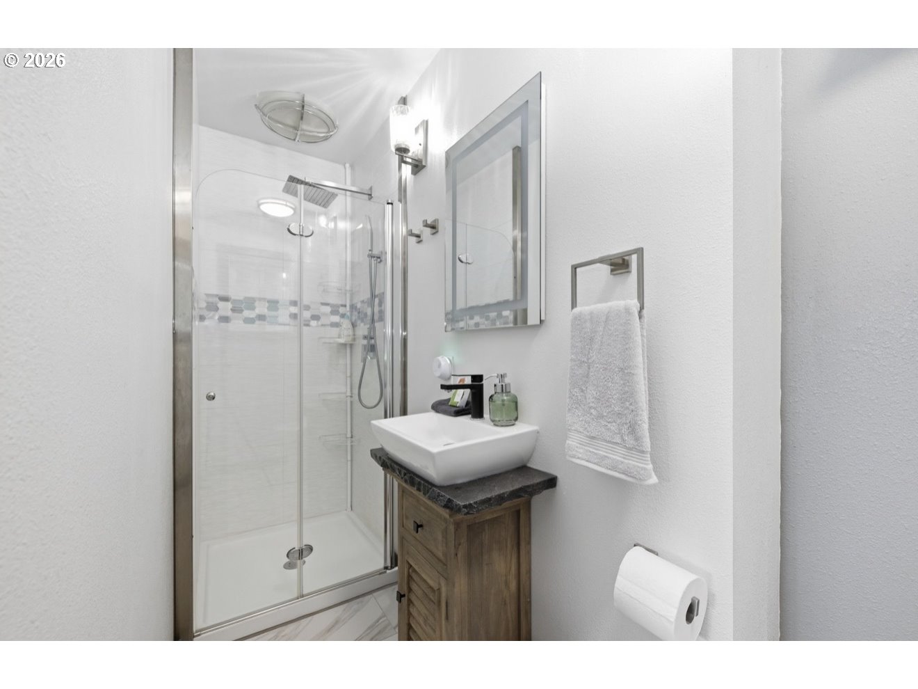 33192 Wilkins Road Eugene, OR 97408 - Photo 28 of 35 a bathroom with a sink mirror and shower