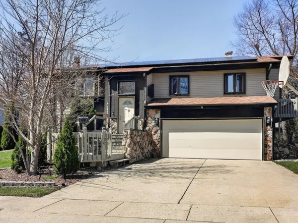 $425,000 | 1170 Lancaster Court, Hoffman Estates, IL 60169