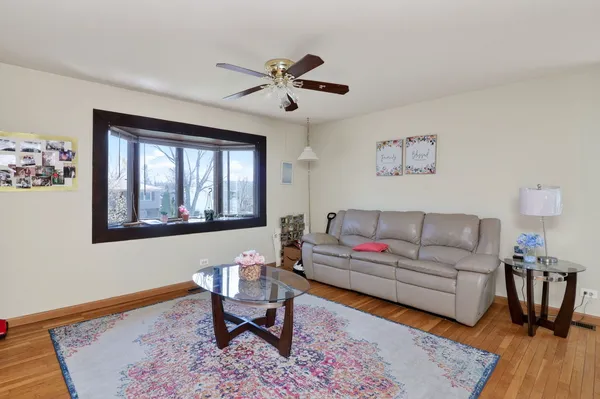 $425,000 | 1170 Lancaster Court, Hoffman Estates, IL 60169