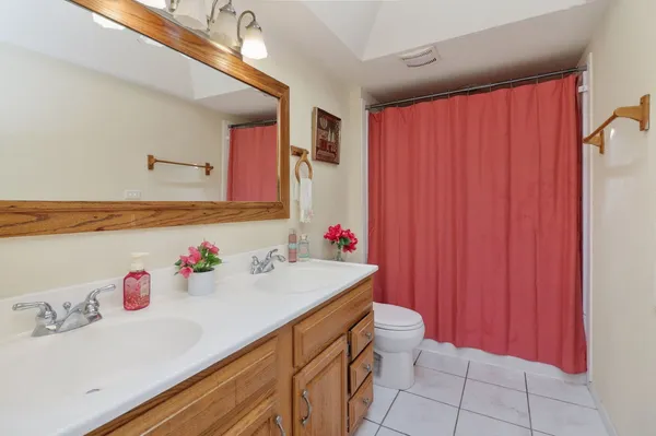 $425,000 | 1170 Lancaster Court, Hoffman Estates, IL 60169
