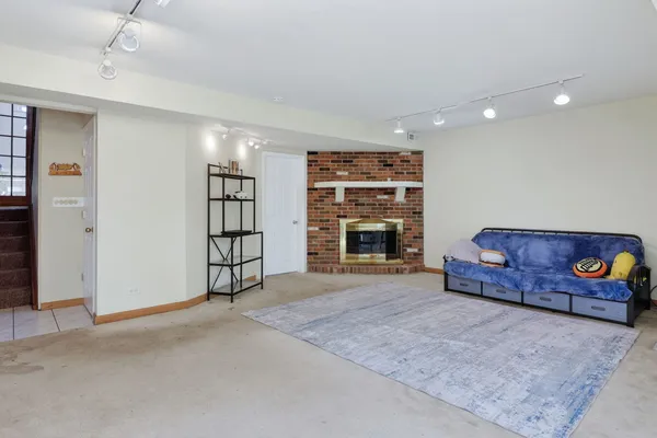 $425,000 | 1170 Lancaster Court, Hoffman Estates, IL 60169