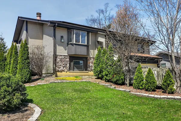 $425,000 | 1170 Lancaster Court, Hoffman Estates, IL 60169