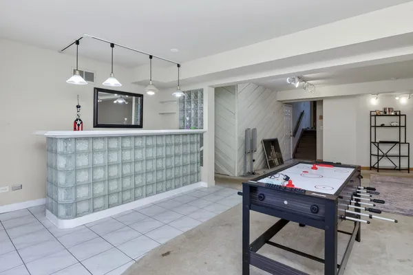 $425,000 | 1170 Lancaster Court, Hoffman Estates, IL 60169