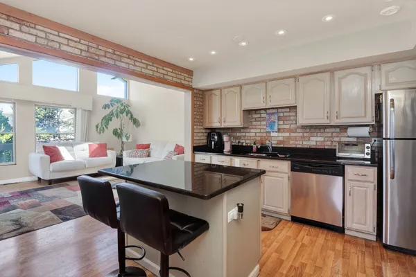 $425,000 | 1170 Lancaster Court, Hoffman Estates, IL 60169