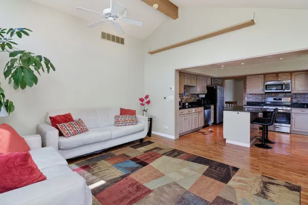 $425,000 | 1170 Lancaster Court, Hoffman Estates, IL 60169