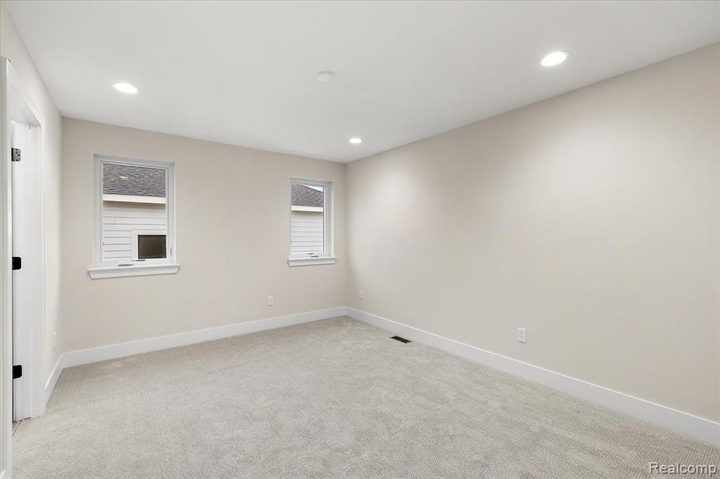 2921 Walsh Drive Rochester, MI 48309 - Photo 36 of 64