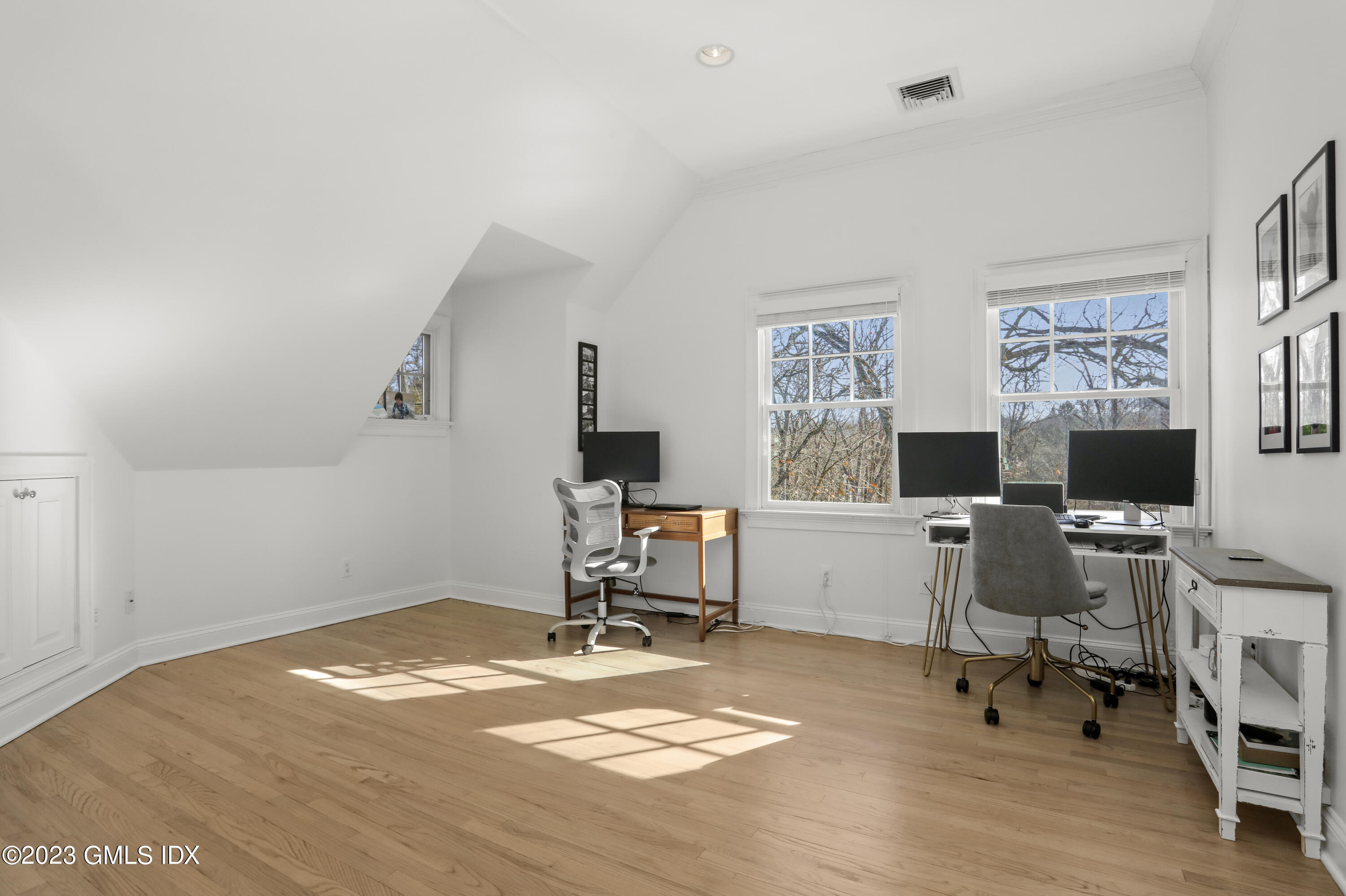 192 Bible Street Cos Cob, CT 06807 - Photo 20 of 32 a workspace with furniture