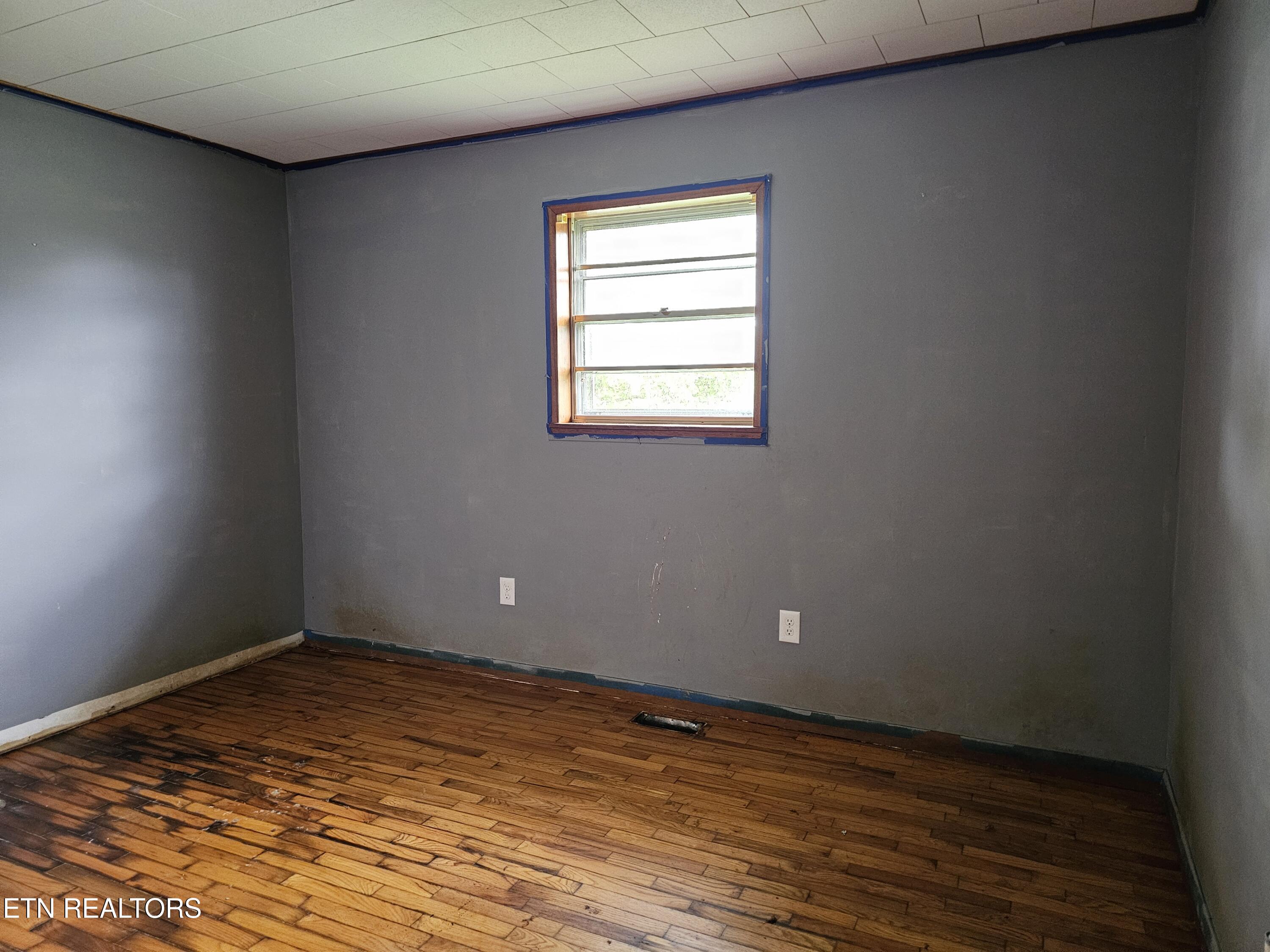 306 Wilson Hurst Street Tazewell, TN 37879 - Photo 11 of 16 20260428_132325