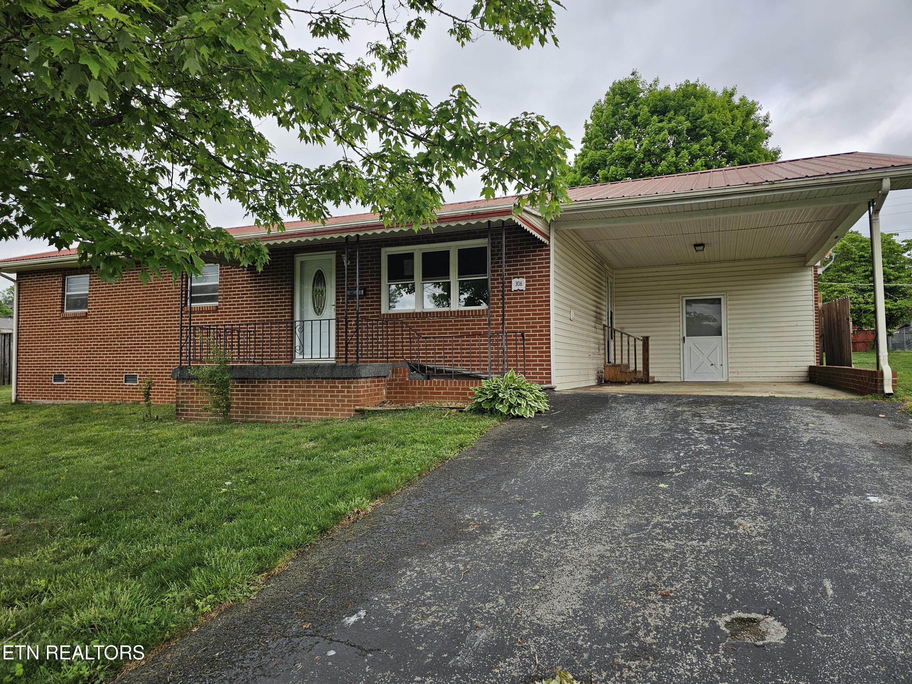 306 Wilson Hurst Street Tazewell, TN 37879 - Photo 2 of 16 20260428_131323