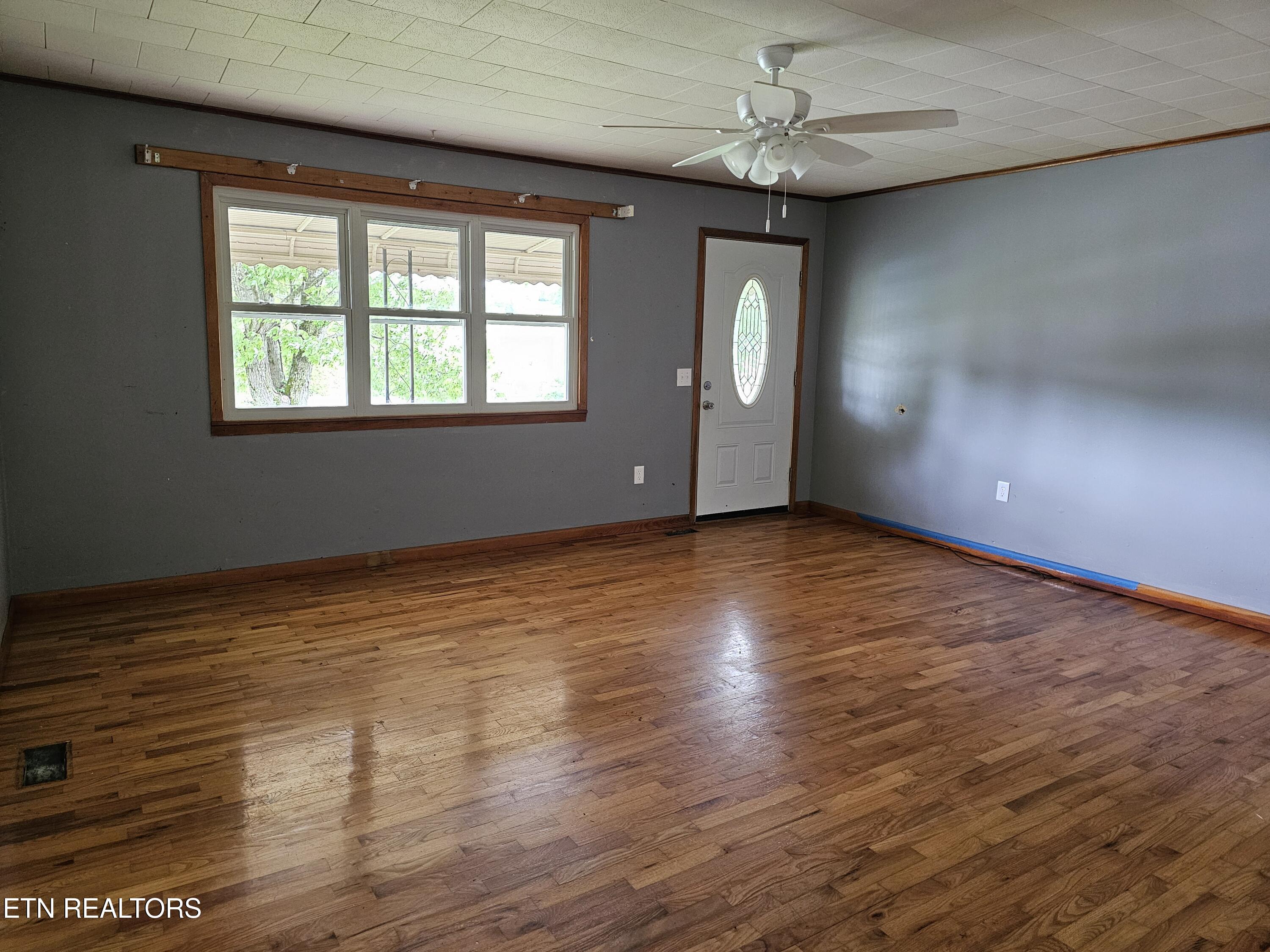 306 Wilson Hurst Street Tazewell, TN 37879 - Photo 4 of 16 20260428_132104