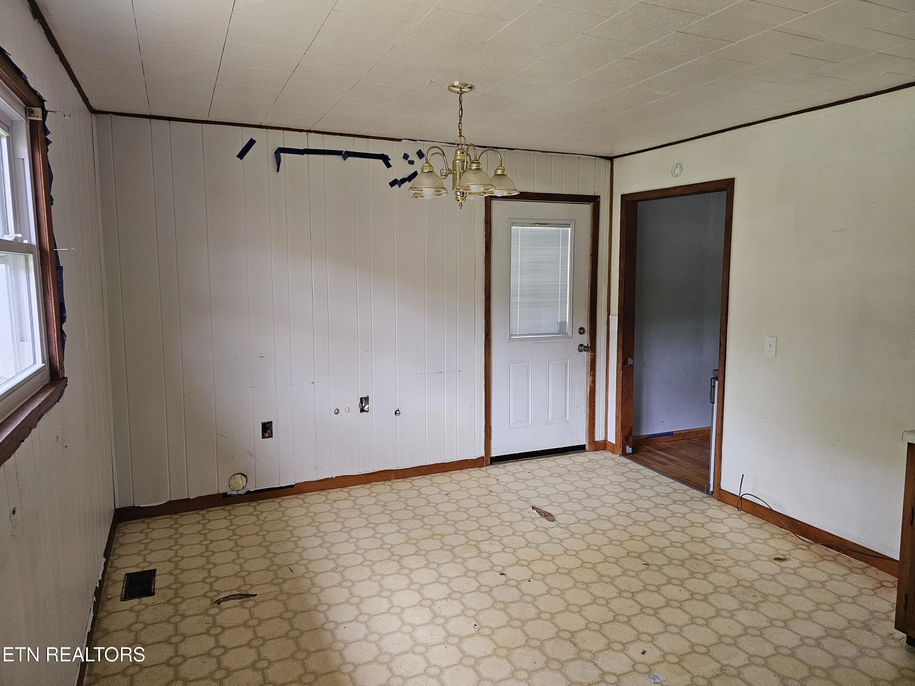 306 Wilson Hurst Street Tazewell, TN 37879 - Photo 7 of 16 20260428_132141
