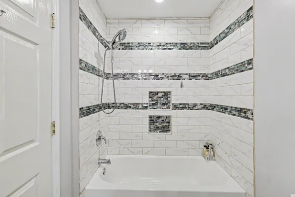 $2,200 | 3036 Forest Creek Court, Ann Arbor, MI 48108