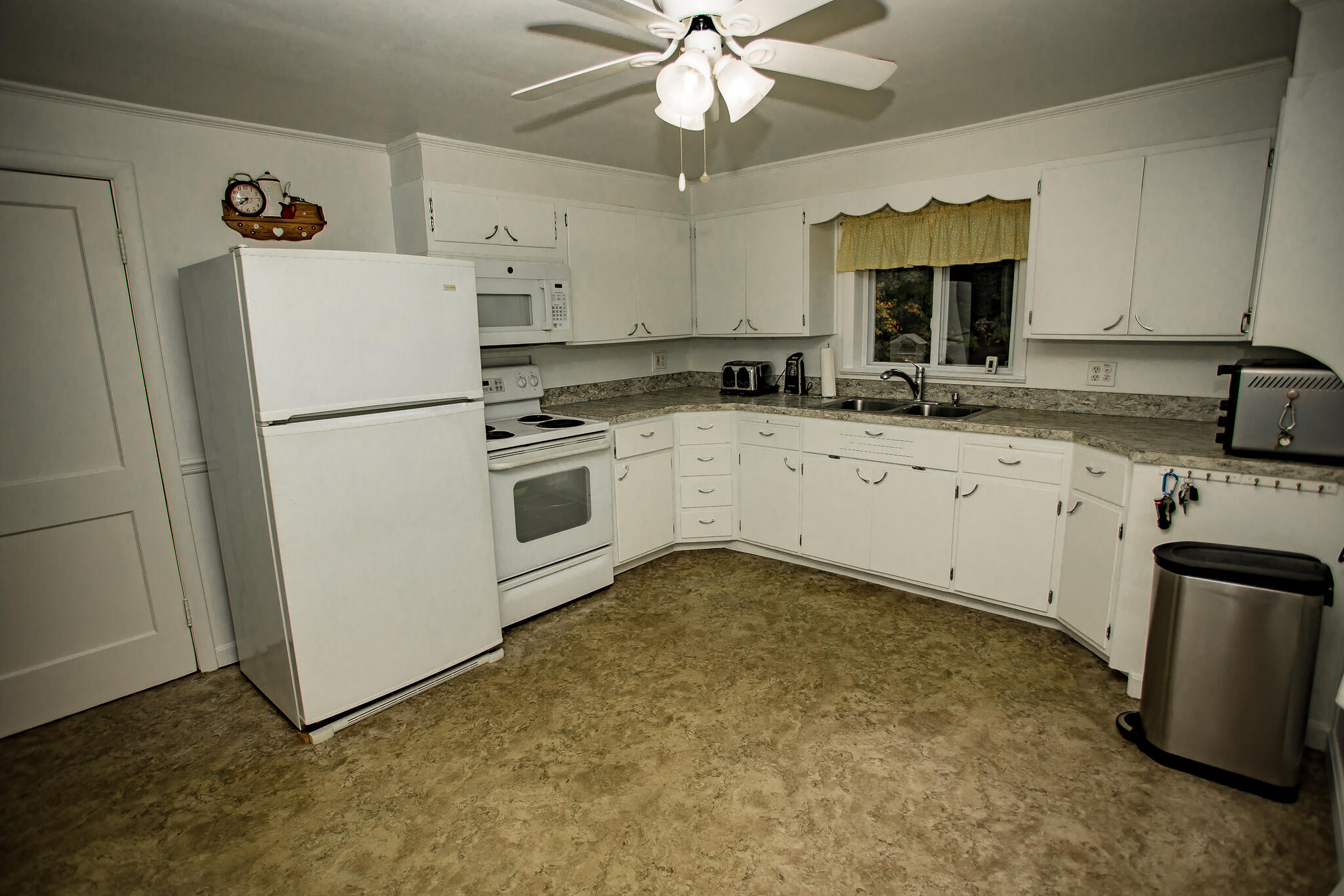 289 Highland Terrace Mexico, ME 04257 - Photo 4 of 18 AF6A8484