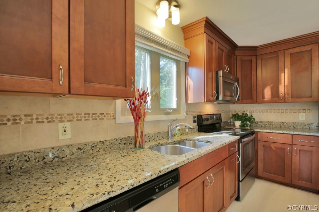 3509 Stoney Ridge Road Midlothian, VA 23112 - Photo 11 of 24 a kitchen with a sink and cabinets