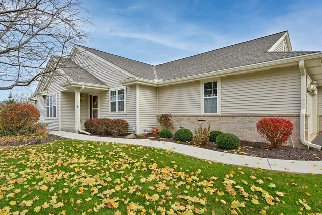 $399,900 | N57-w24116 North Sycamore Circle, Sussex, WI 53089