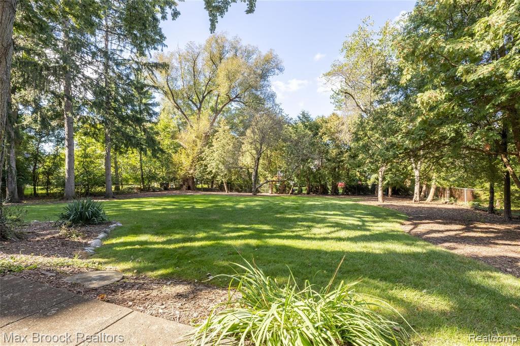 32481 Evergreen Road Beverly Hills, MI 48025 - Photo 12 of 57