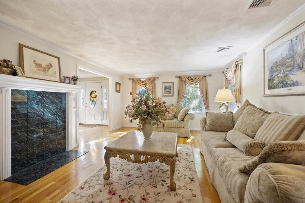 26 Wildwood Road Danvers, MA 01923 - Photo 6 of 42 Gallery Image 6