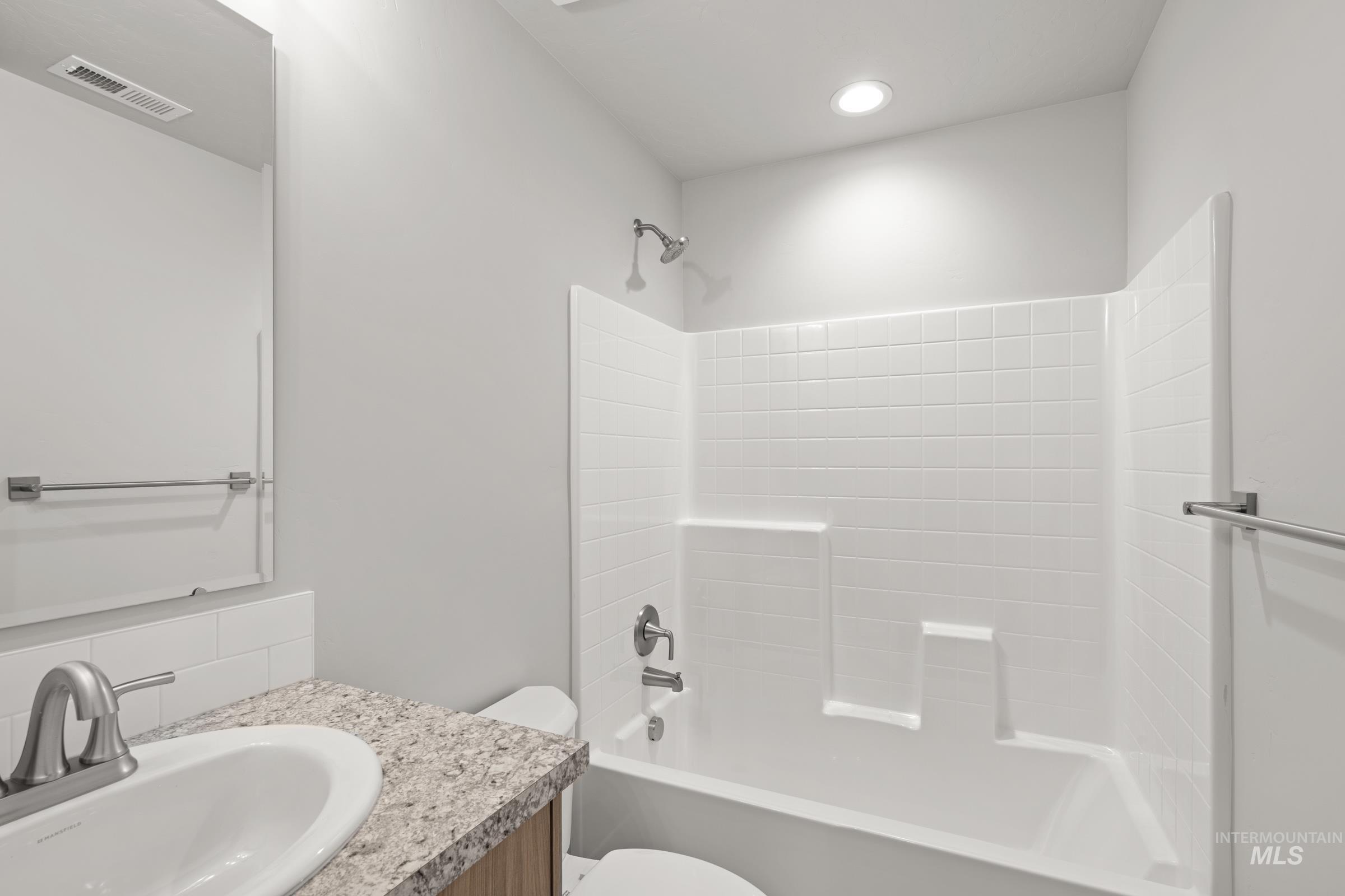 487 Hamlow Avenue Middleton, ID 83644 - Photo 15 of 19 Bathroom featuring shower / tub combination and vanity