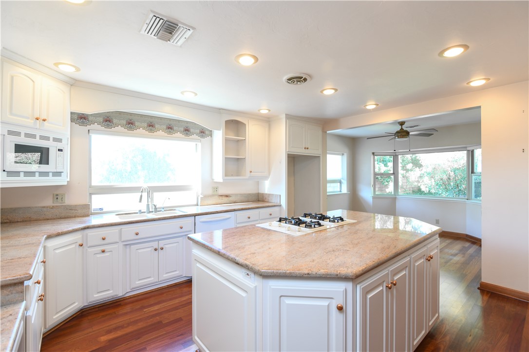 5306 Bardwell Avenue Riverside, CA 92506 - Photo 6 of 25