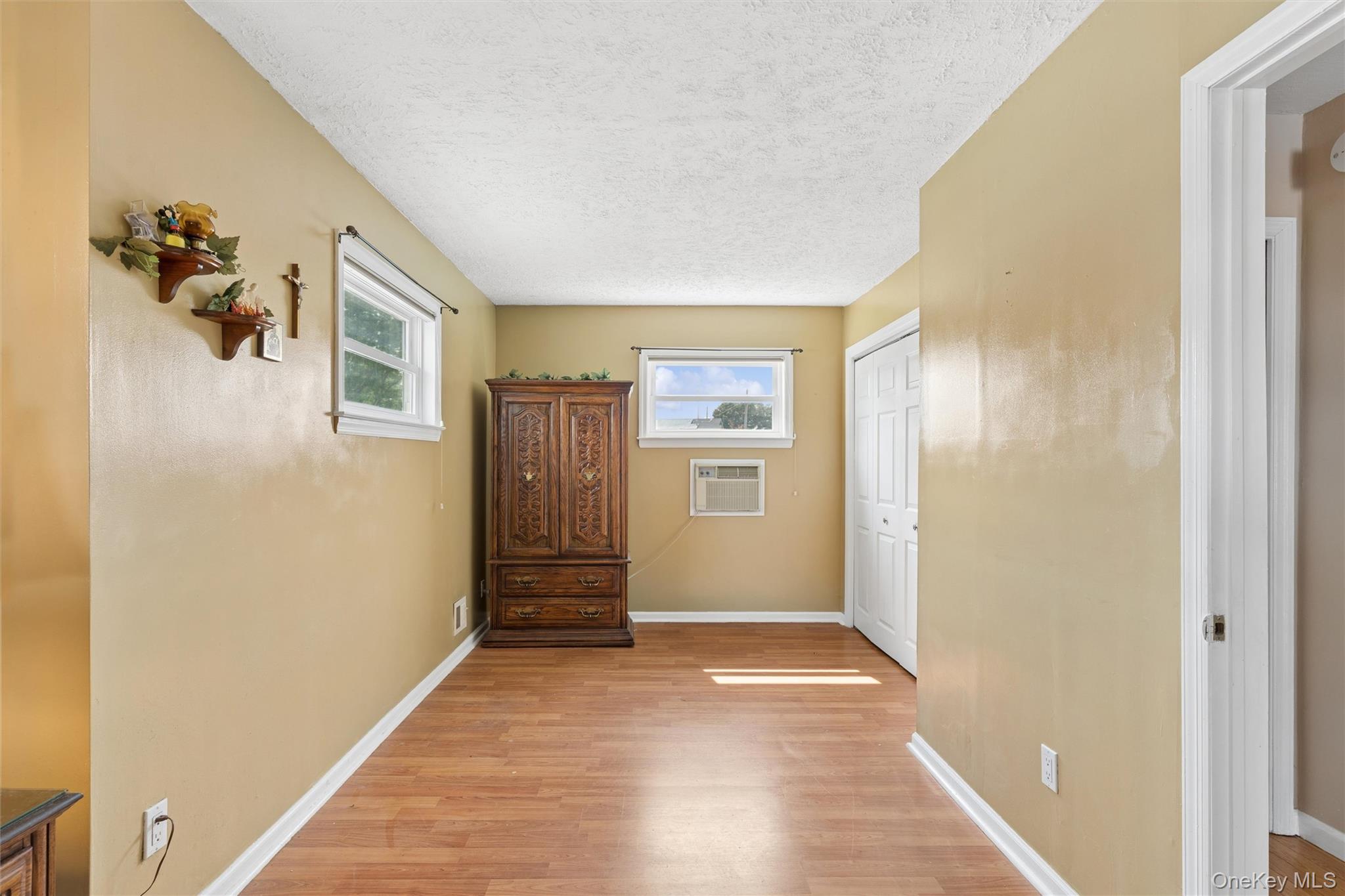 114 Miller Road Hicksville, NY 11801 - Photo 21 of 40