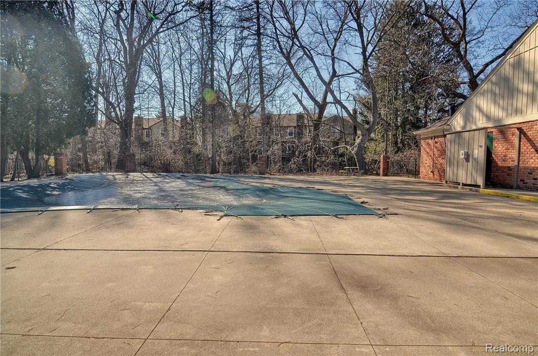 1472 Saddle Lane, Unit 167 Rochester, MI 48306 - Photo 7 of 34 Community_Pool.jpg
