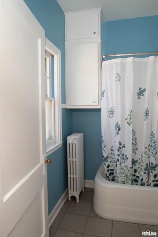 $72,900 | 221 East 1st Avenue, Monmouth, IL 61462