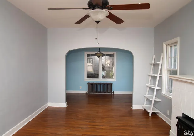 $72,900 | 221 East 1st Avenue, Monmouth, IL 61462