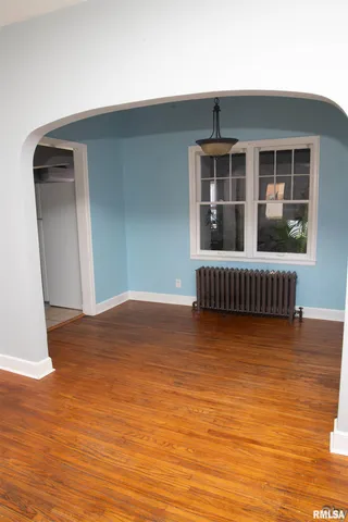 $72,900 | 221 East 1st Avenue, Monmouth, IL 61462