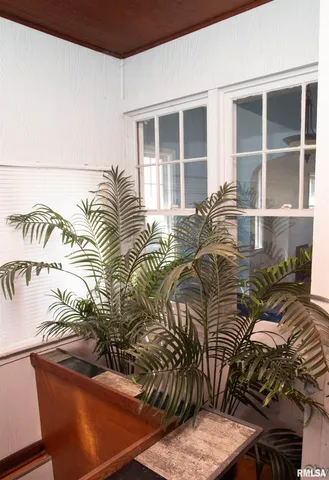 $72,900 | 221 East 1st Avenue, Monmouth, IL 61462