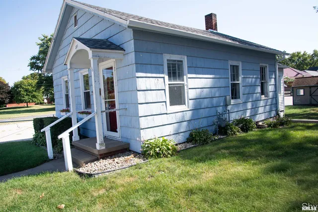 $72,900 | 221 East 1st Avenue, Monmouth, IL 61462