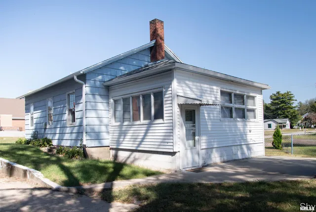 $72,900 | 221 East 1st Avenue, Monmouth, IL 61462